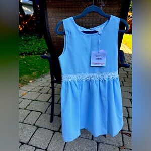 NWT Pappagallo girls blue/white seersucker dress size 10 w white lace detail.